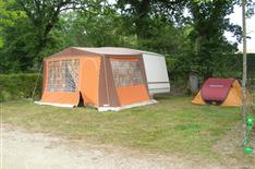 Camping Noirmoutier - emplacements semi ombragés  - Camping Le Bois Joli
