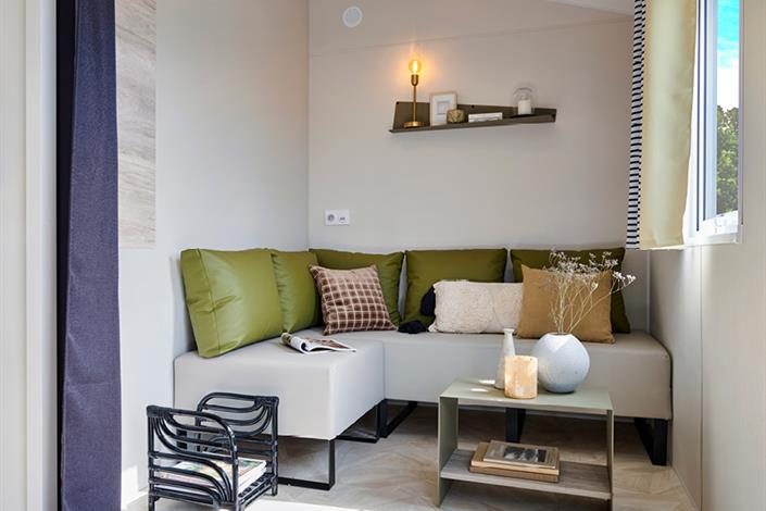 Salon banquette/lit - Camping Le Bois Joli