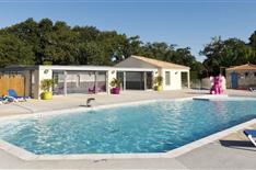 Espace aquatique pour les enfants avec jeux - Camping Le Bois Joli