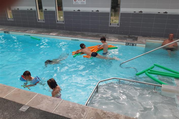 Piscine couverte pout toute la famille - Camping Le Bois Joli