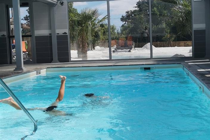 Piscine couverte Challans - Camping Le Bois Joli
