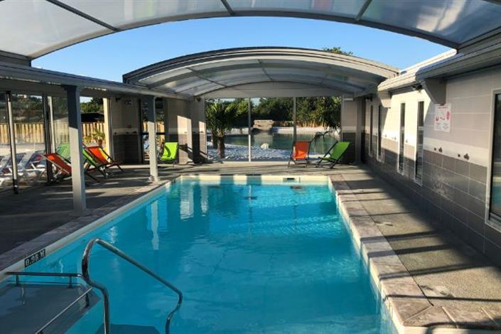 Piscine couverte Nantes - Camping Le Bois Joli