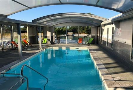 Piscine couverte Nantes - Camping Le Bois Joli