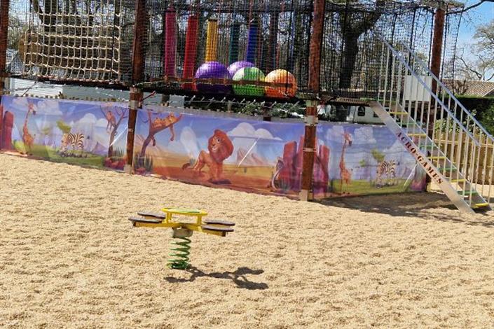 Camping Le Bois Joli-Lagon-Vendée-85-4 étoiles Vendée-Challans-Pornic-Noirmoutiers-Piscine-Animations-Maeva-Camping Famille- cigogne - étang -aire de jeux - Camping Le Bois Joli