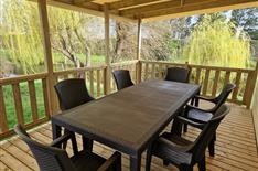 Camping Vendée avec grande terrasse couverte - Camping Le Bois Joli
