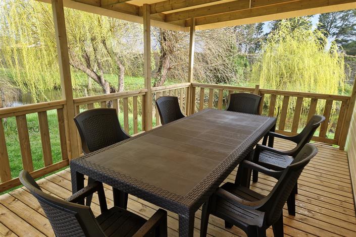 Camping Vendée avec grande terrasse couverte - Camping Le Bois Joli