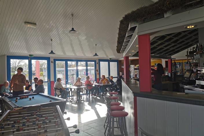 bar avec billard et baby foot au camping le Bois joli vendée - Camping Le Bois Joli