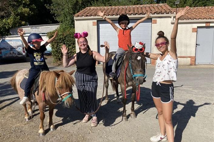 balade poney juillet aout  au camping le bois joli lagon maeva - Camping Le Bois Joli