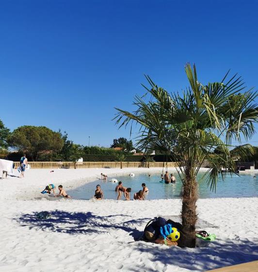 Magnifique Lagon Plage dans le camping - Camping Le Bois Joli